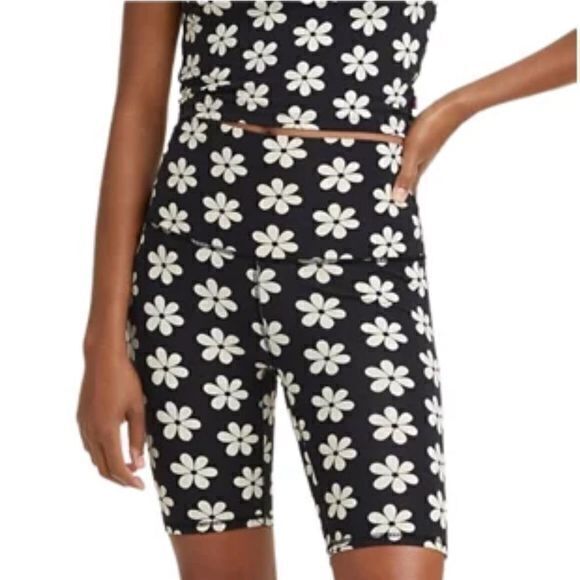 NWT Levi’s Youth Biker Shorts Floral White‎ Black Daisy Size Small - Picture 1 of 7